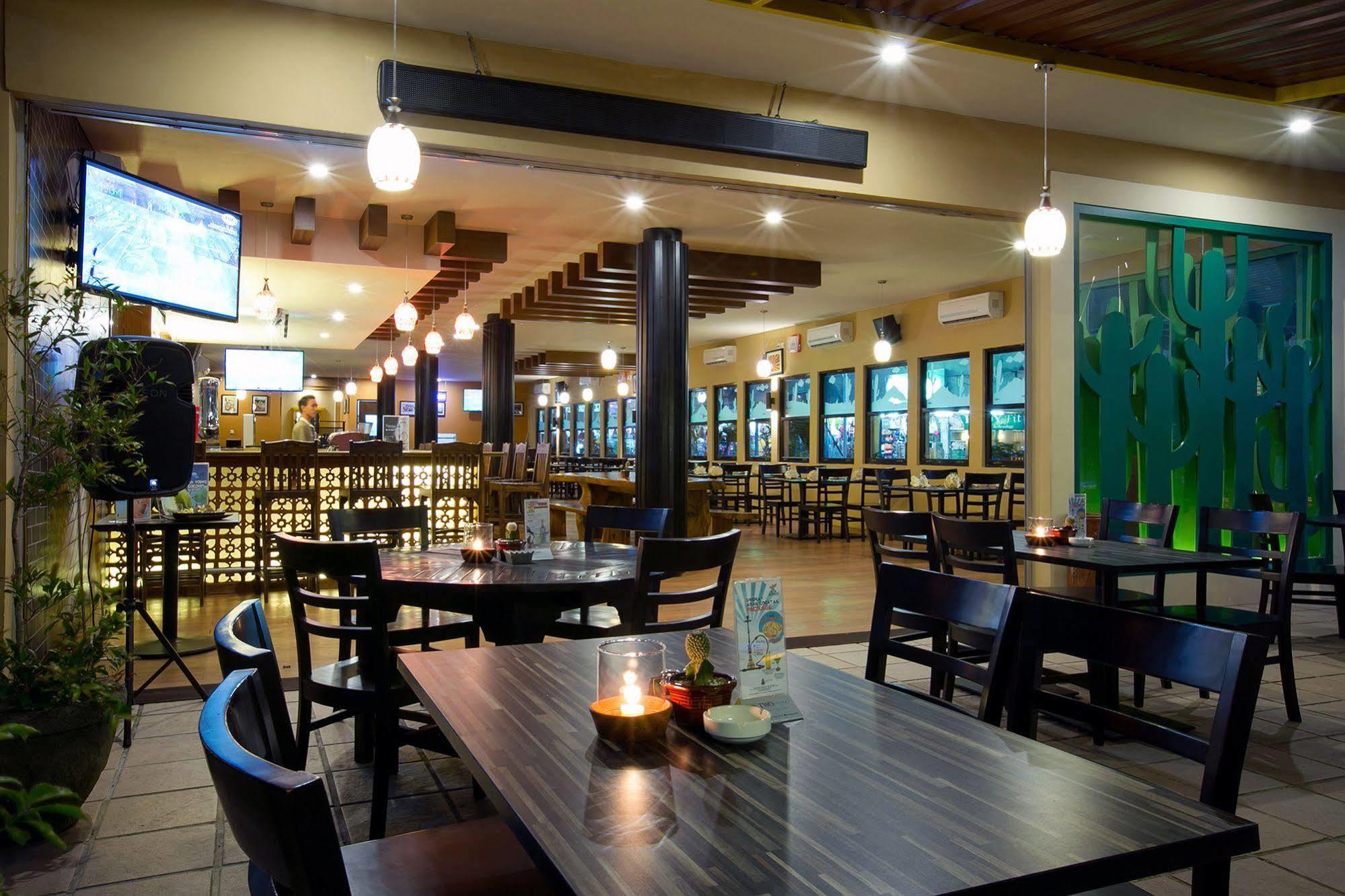 Kuta Station Hotel And Spa Bali Esterno foto
