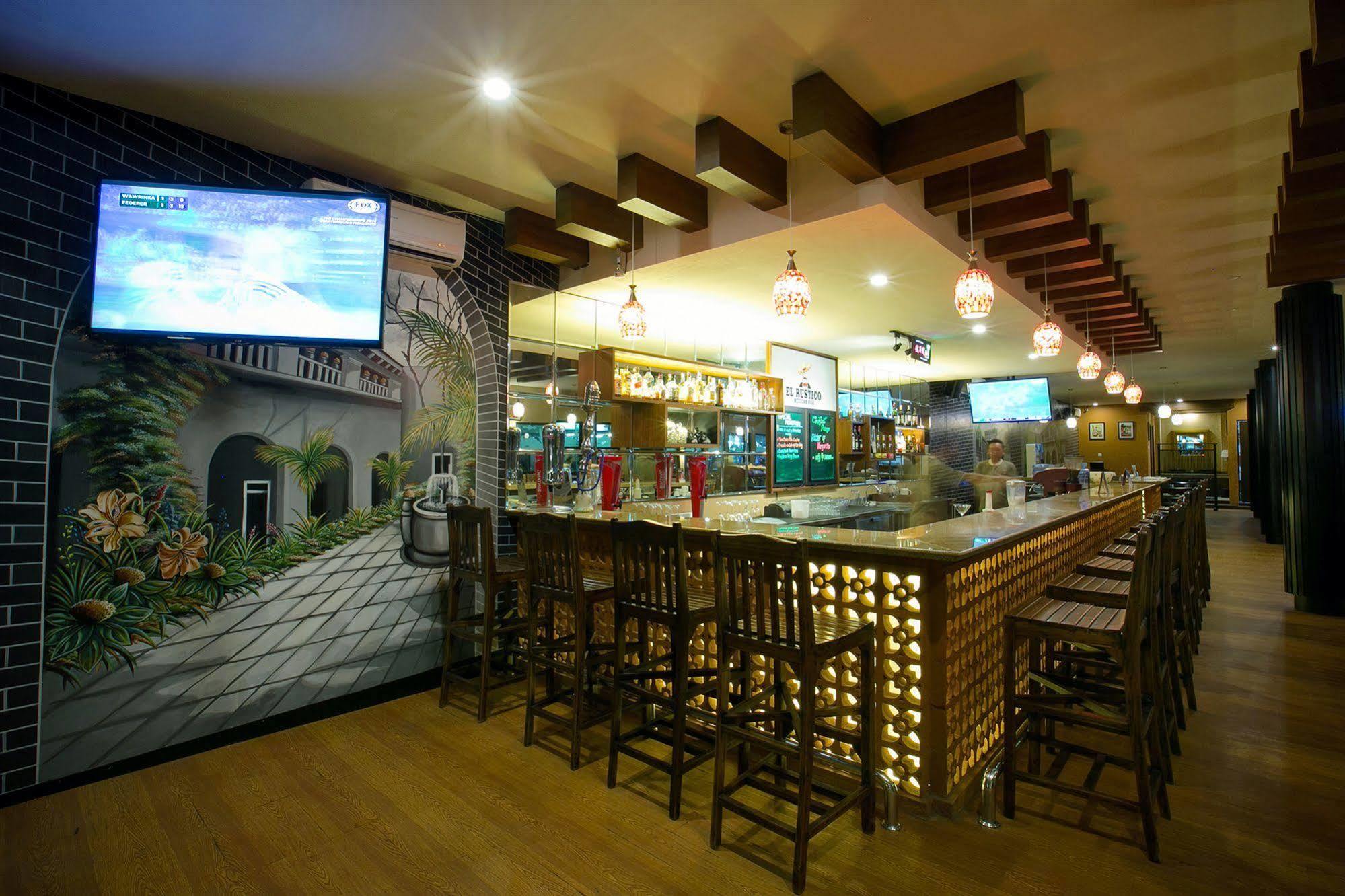 Kuta Station Hotel And Spa Bali Esterno foto
