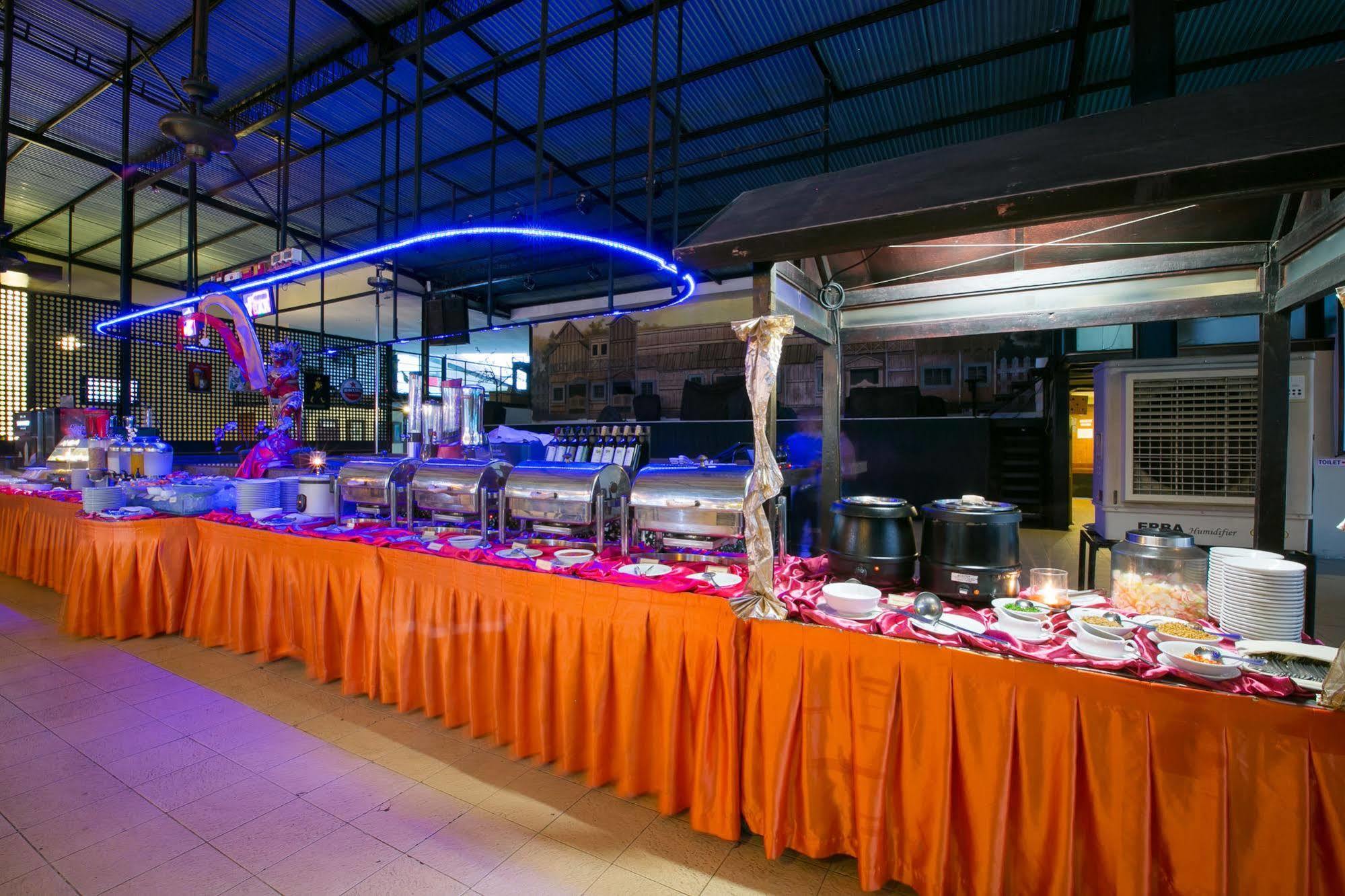 Kuta Station Hotel And Spa Bali Esterno foto