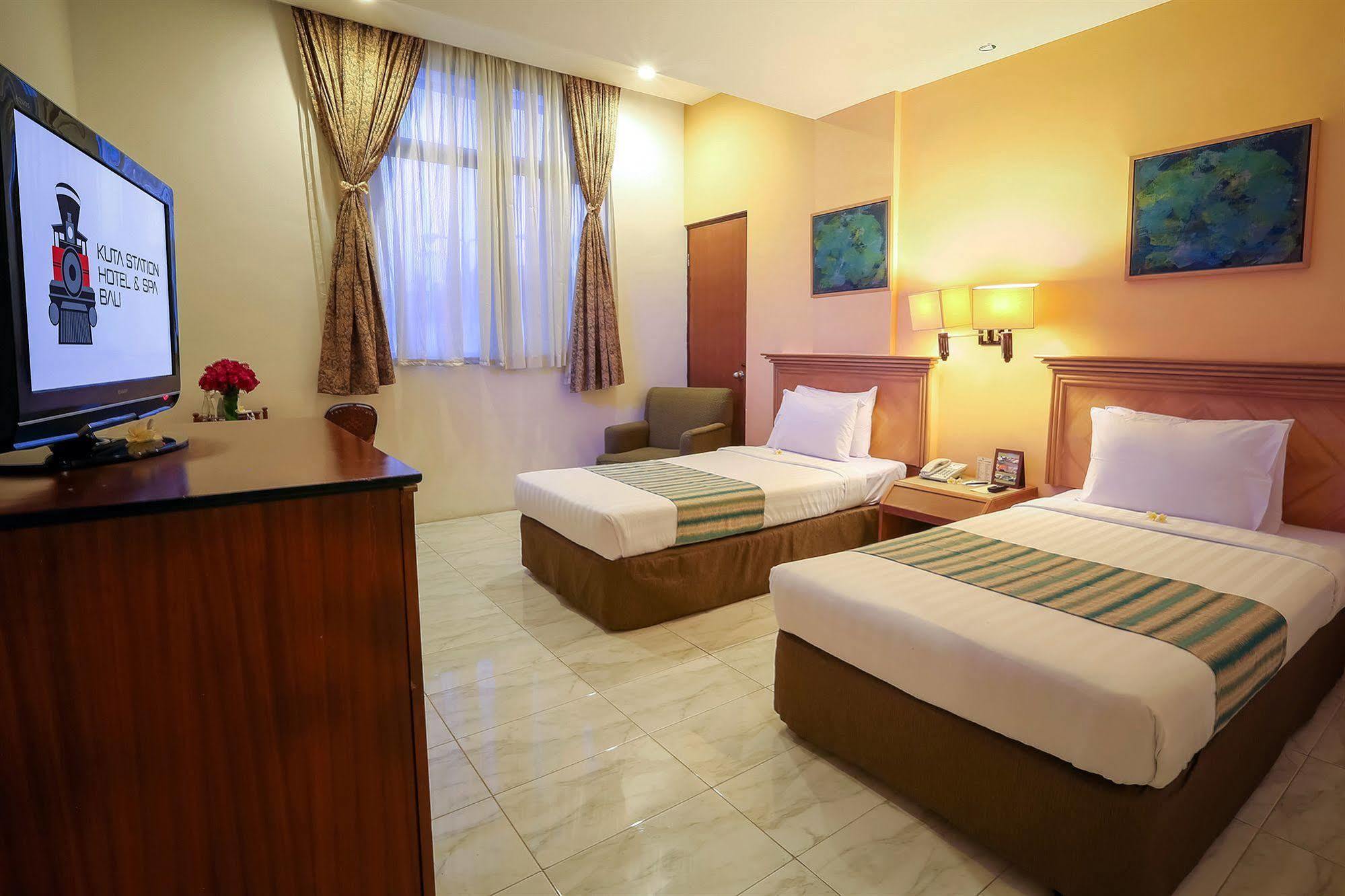 Kuta Station Hotel And Spa Bali Esterno foto