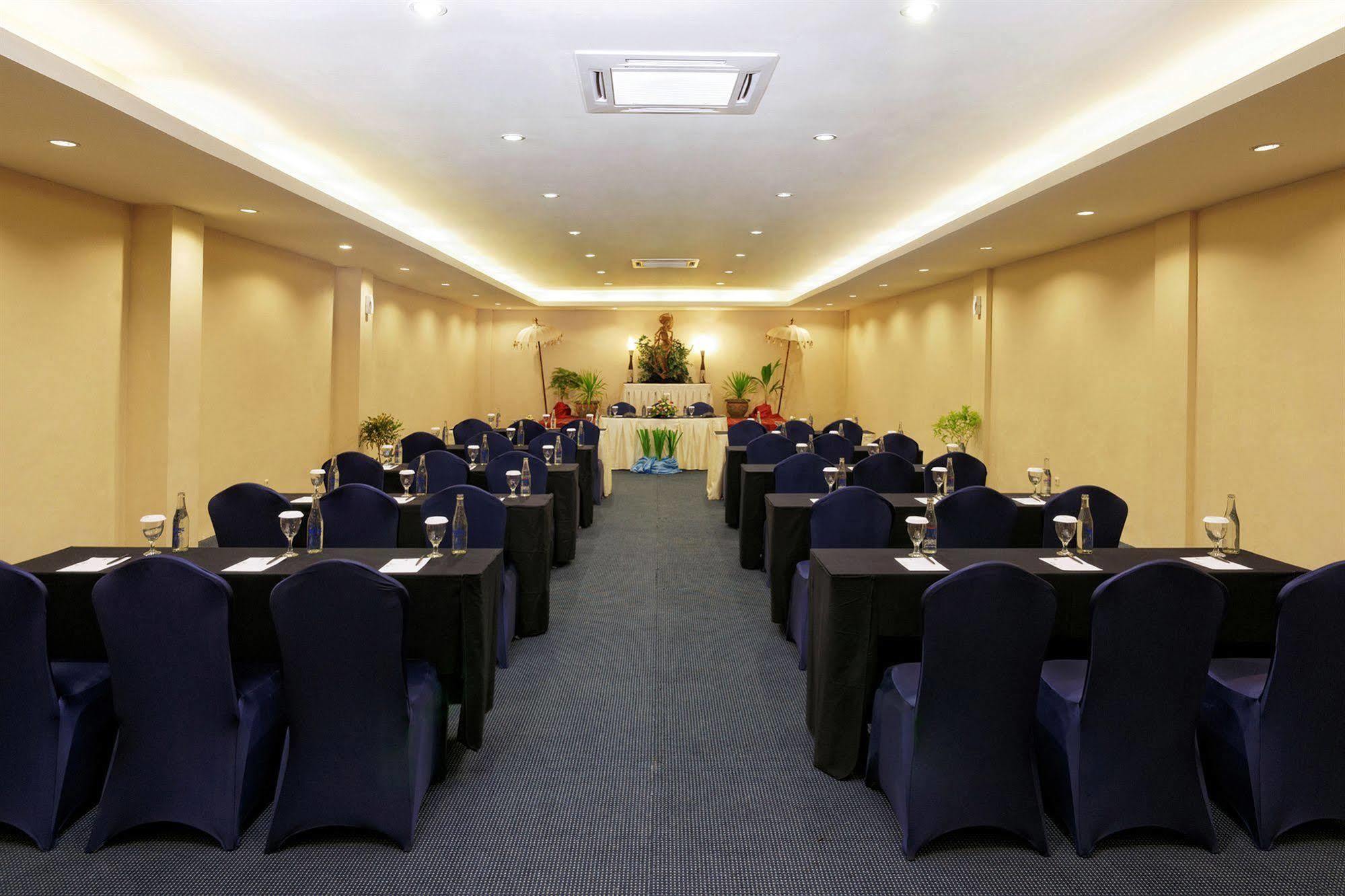 Kuta Station Hotel And Spa Bali Esterno foto