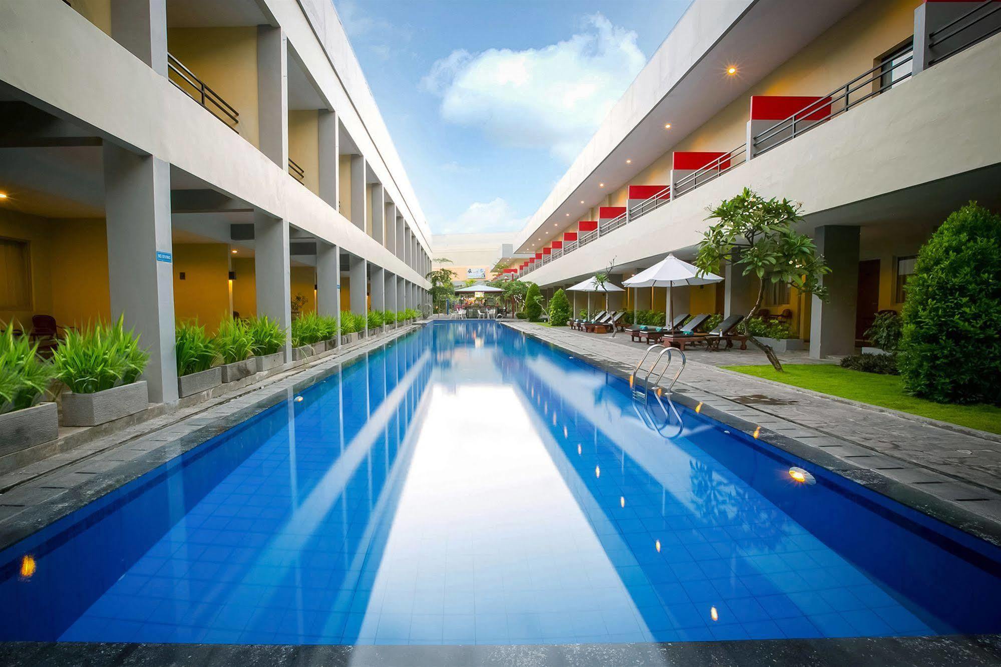 Kuta Station Hotel And Spa Bali Esterno foto